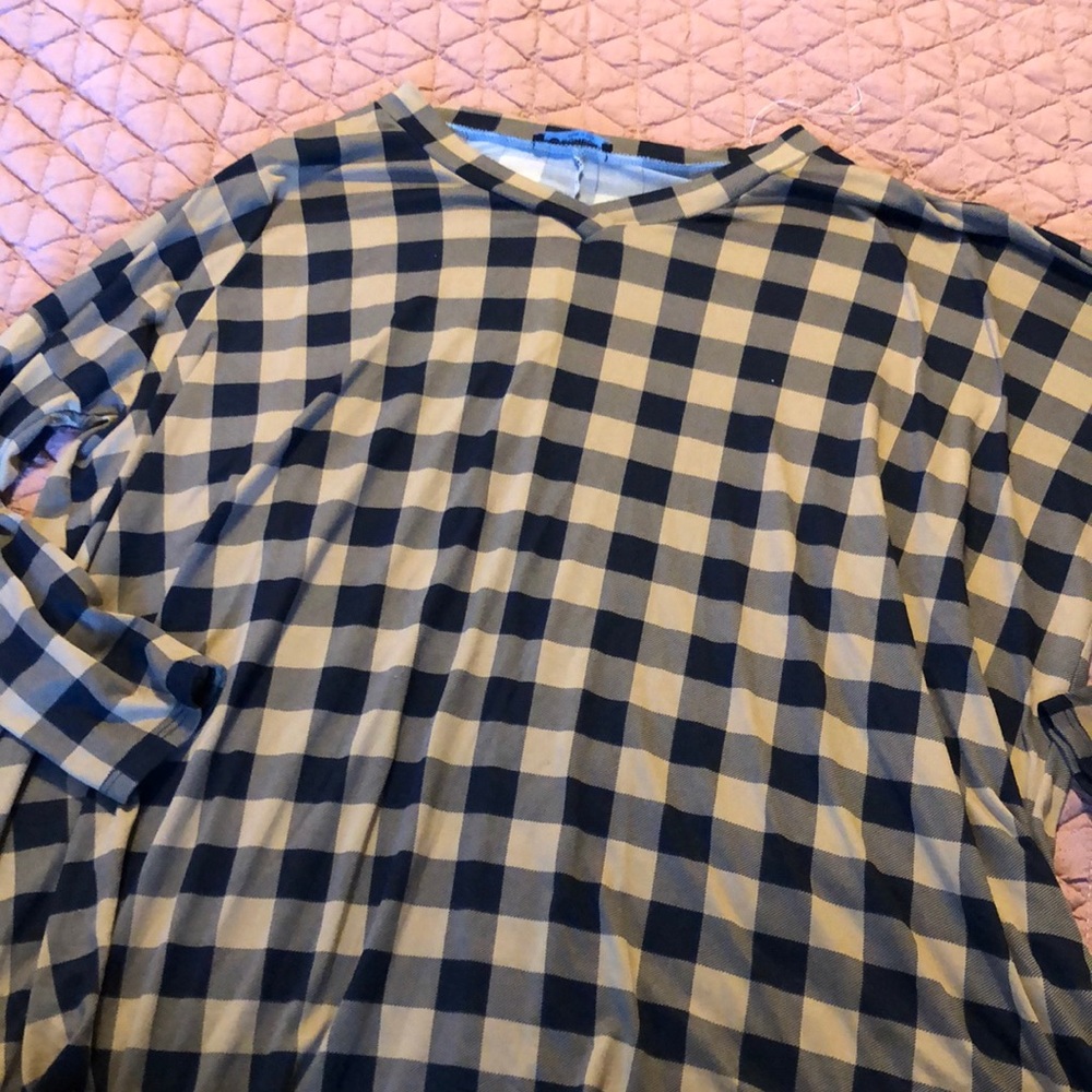 Gingham flowly top!